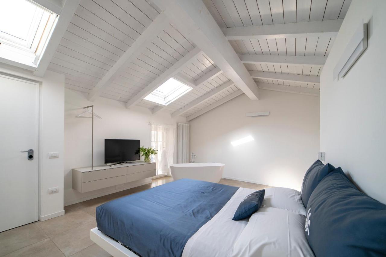 Bed & Breakfast Diffuso Vulcano Village Castro (Lombardy)